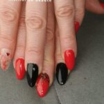 Ongles rouges et noirs